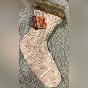 NWT Dearfoams Fur Slipper Sweater Socks w Sticky Grip Bottoms Shoe Size 4-10